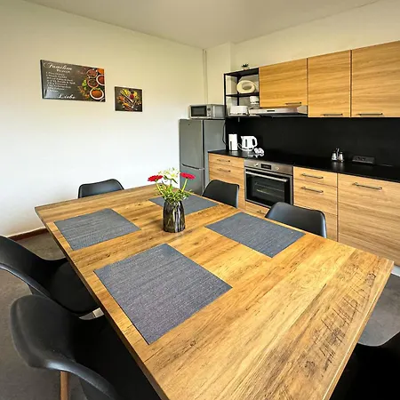 Apartment Immostay #8 - Haus Fuer 13 Personen Mit 7 - Grosser Garten & Grill, Free Parking, Wlan *