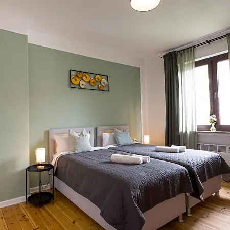 Immostay #8 - Haus Fuer 13 Personen Mit 7 - Grosser Garten & Grill, Free Parking, Wlan Apartment
