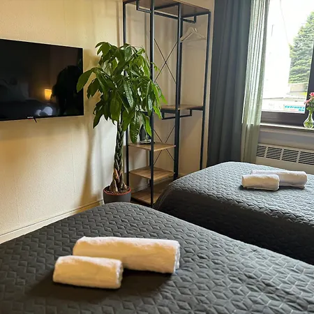 Immostay #8 - Haus Fuer 13 Personen Mit 7 - Grosser Garten & Grill, Free Parking, Wlan Apartment