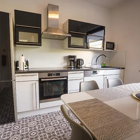 Immostay #8 - Haus Fuer 13 Personen Mit 7 - Grosser Garten & Grill, Free Parking, Wlan Apartment *