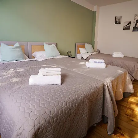 Immostay #8 - Haus Fuer 13 Personen Mit 7 - Grosser Garten & Grill, Free Parking, Wlan Apartment