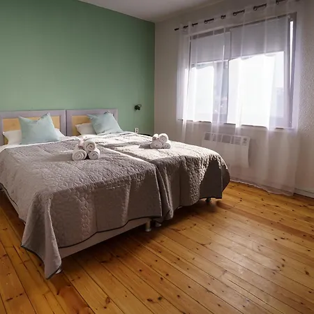 Apartment Immostay #8 - Haus Fuer 13 Personen Mit 7 - Grosser Garten & Grill, Free Parking, Wlan