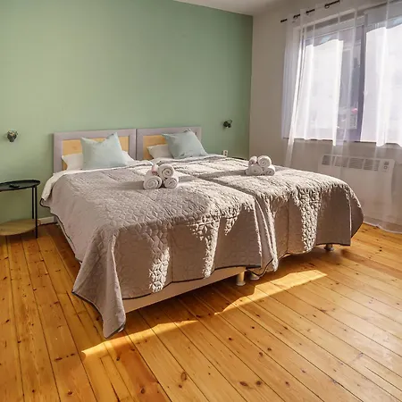 Immostay #8 - Haus Fuer 13 Personen Mit 7 - Grosser Garten & Grill, Free Parking, Wlan Apartment *