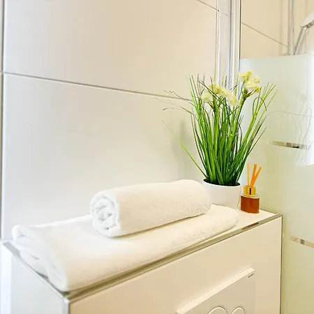 Immostay #8 - Haus Fuer 13 Personen Mit 7 - Grosser Garten & Grill, Free Parking, Wlan Apartment