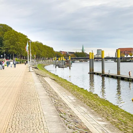 Immostay #8 - Haus Fuer 13 Personen Mit 7 - Grosser Garten & Grill, Free Parking, Wlan Apartment Bremen