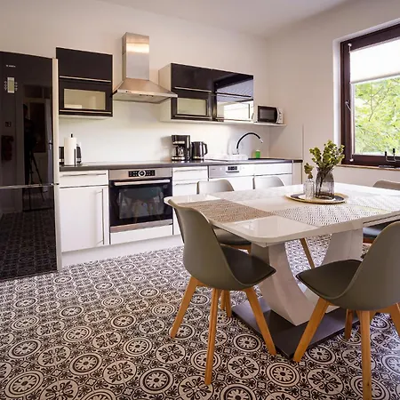 Apartment Immostay #8 - Haus Fuer 13 Personen Mit 7 - Grosser Garten & Grill, Free Parking, Wlan BRE